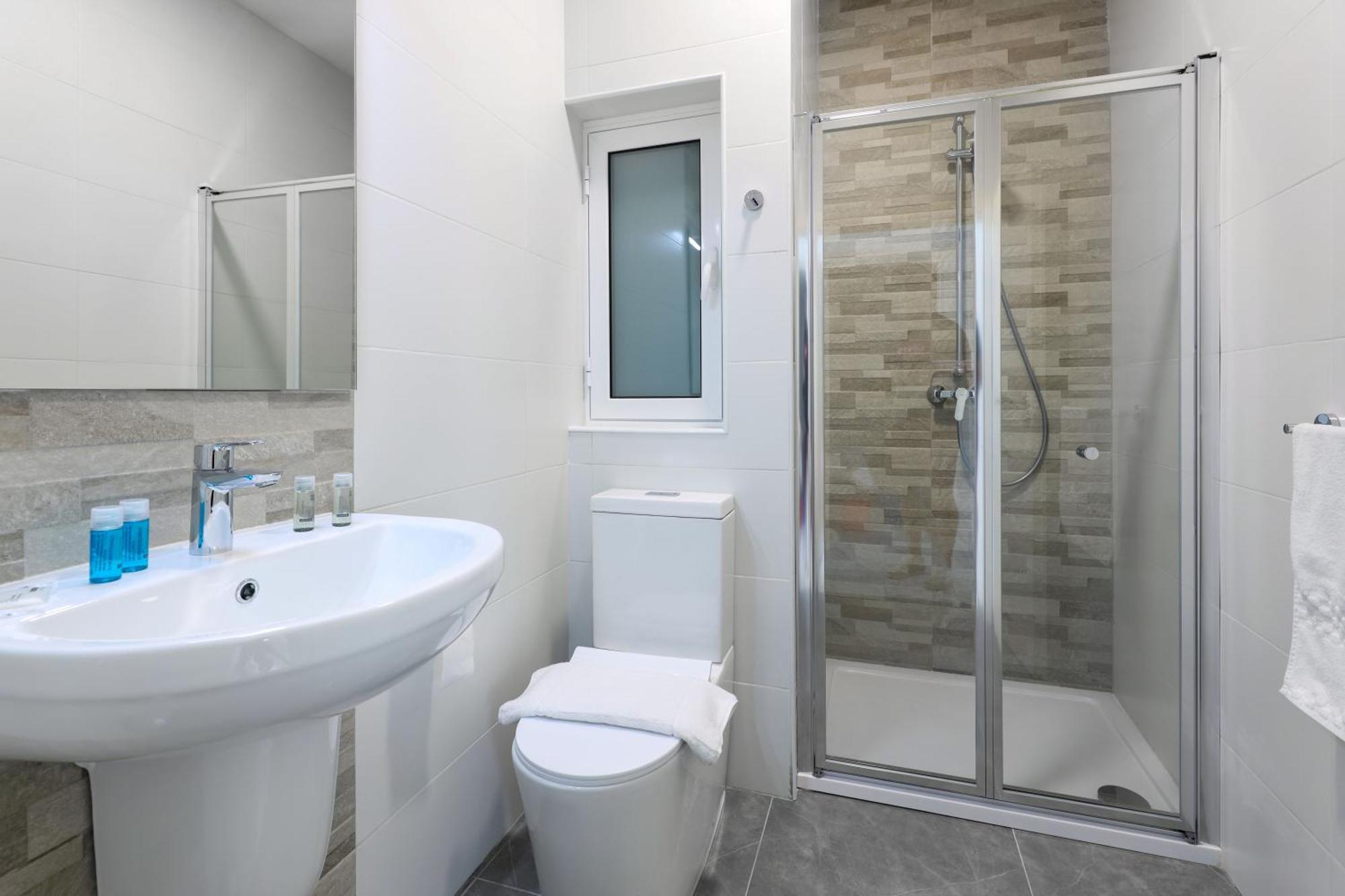 Seaview Stays St. Paul's Bay Room photo