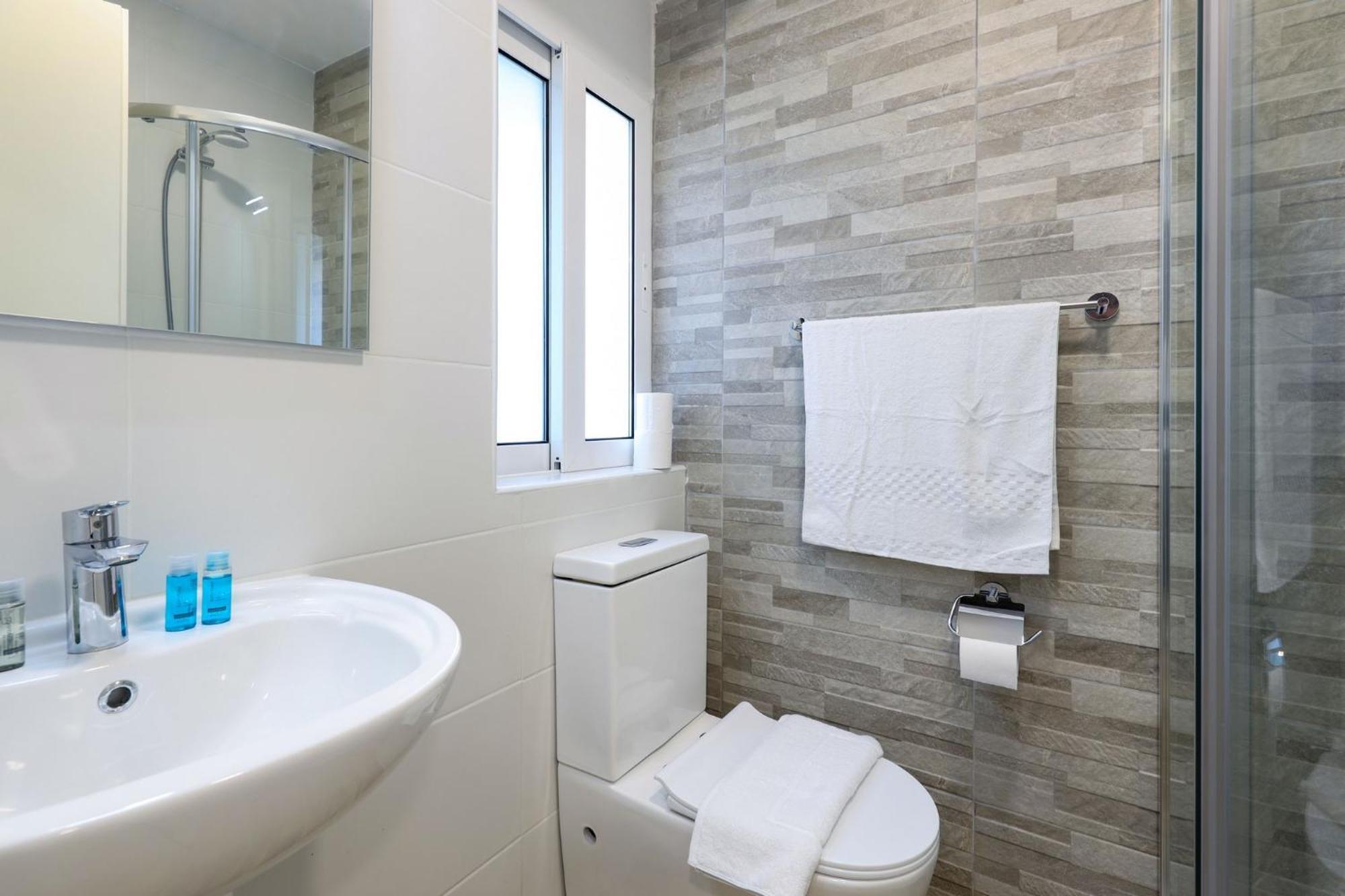 Seaview Stays St. Paul's Bay Room photo